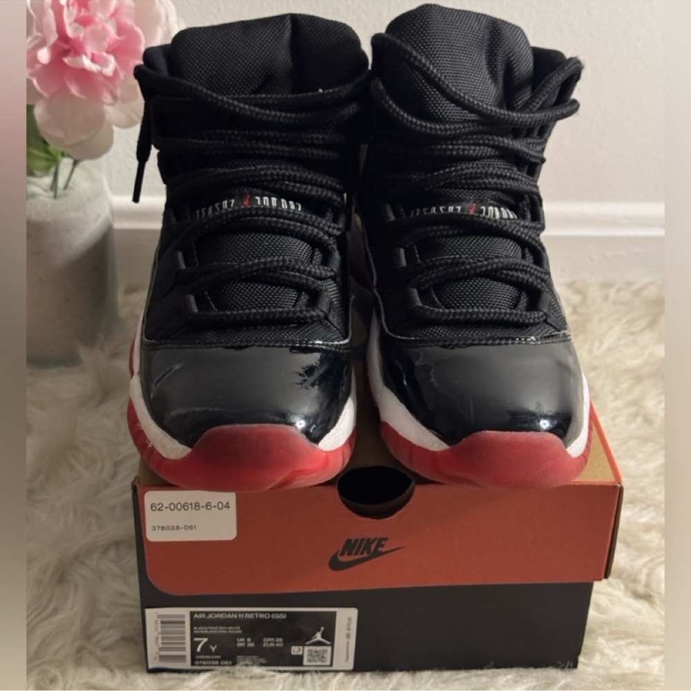 Air Jordan 11 Retro ‘Bred’ size: 7 Boys. Aunthentic. Great condition. W/box